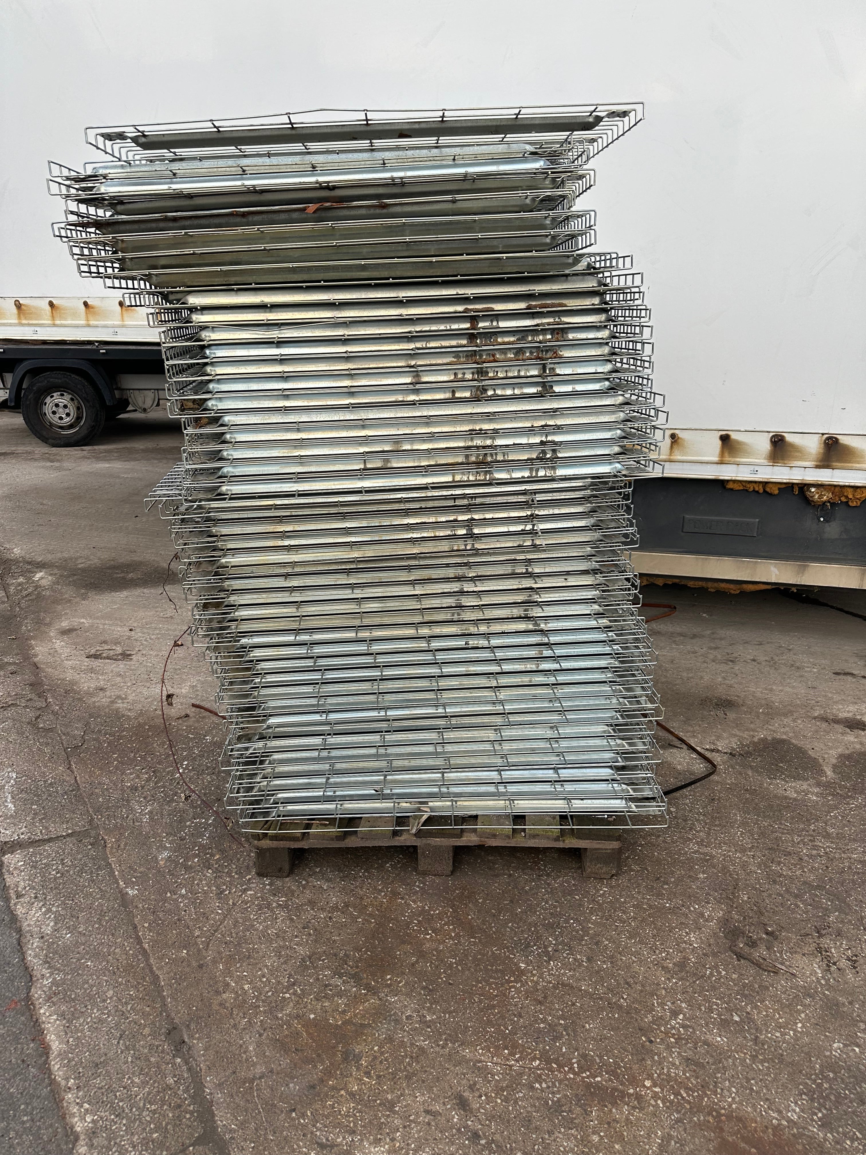 Used Mesh Panel Decking - 1120mm x 1120mm - Flooring - Cracking Racking