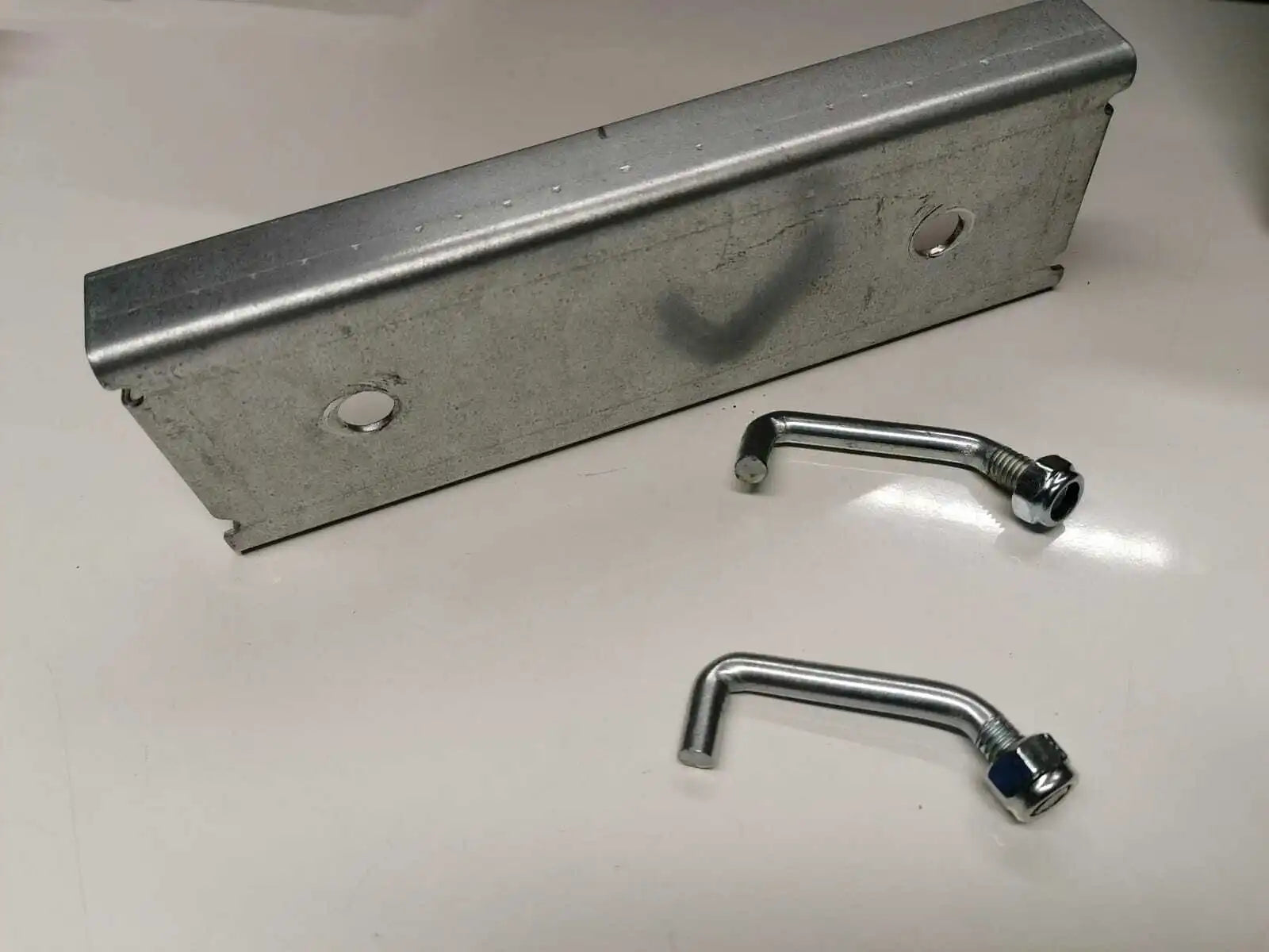 Used Apex Row Spacers – 200mm Galvanised Steel for Pallet Racking - Racking Components - Cracking Racking