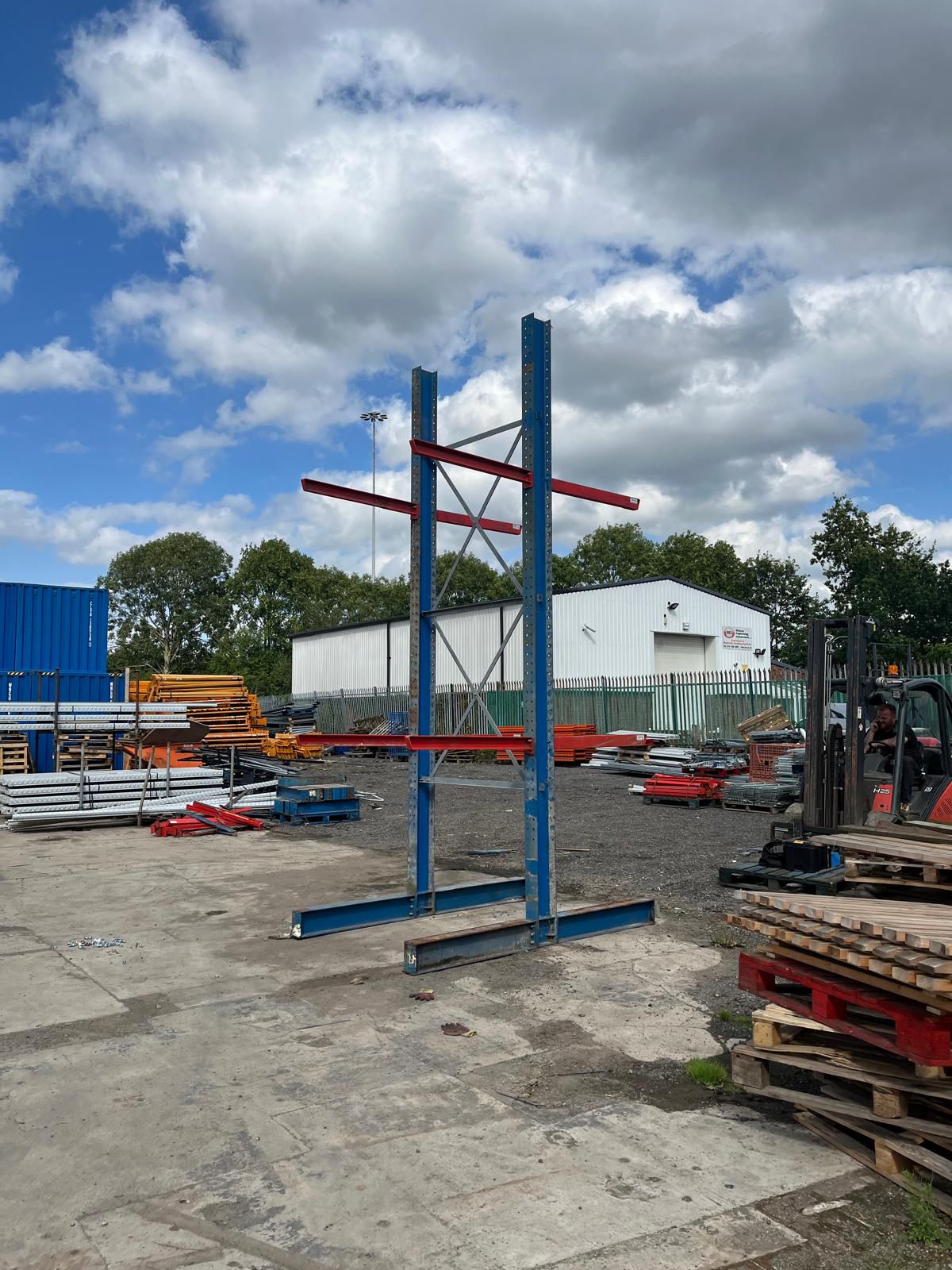 Used Single-Sided Cantilever Racking - 1 Bay, 5M, 4 Levels - Used Cantilever Racking - Cracking Racking