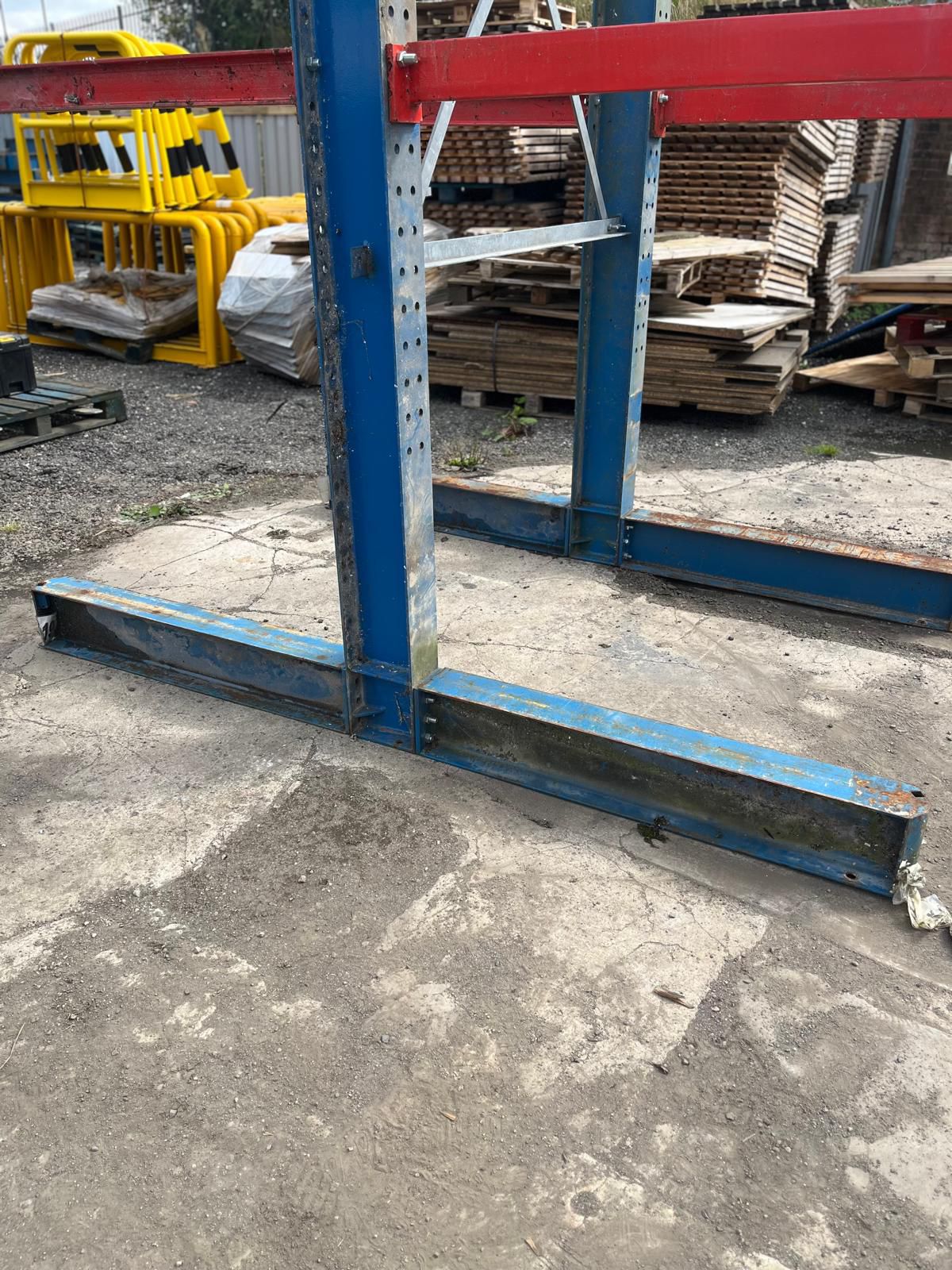 Used Single-Sided Cantilever Racking - 1 Bay, 5M, 4 Levels - Used Cantilever Racking - Cracking Racking