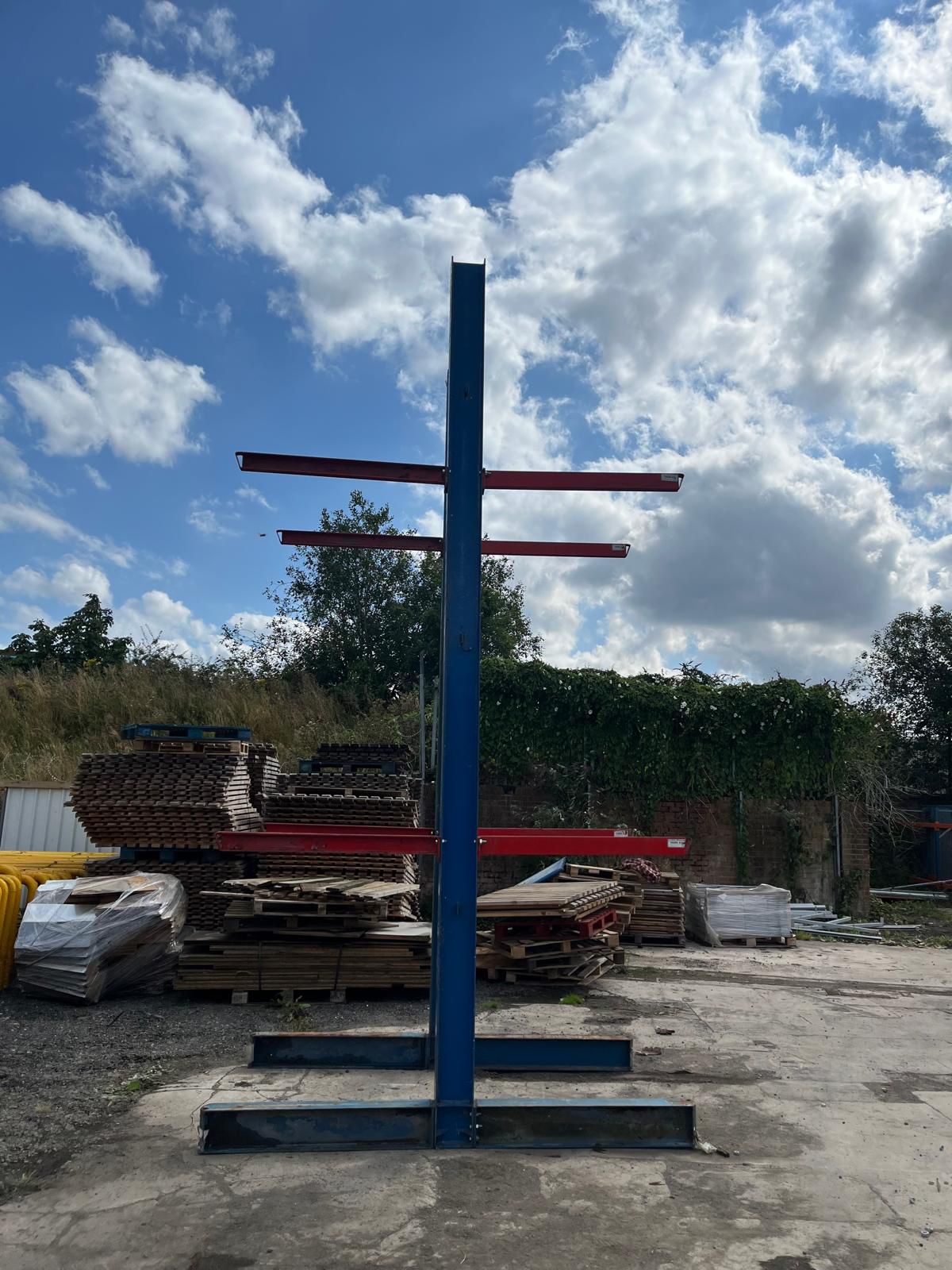 Used Single-Sided Cantilever Racking - 1 Bay, 5M, 4 Levels - Used Cantilever Racking - Cracking Racking
