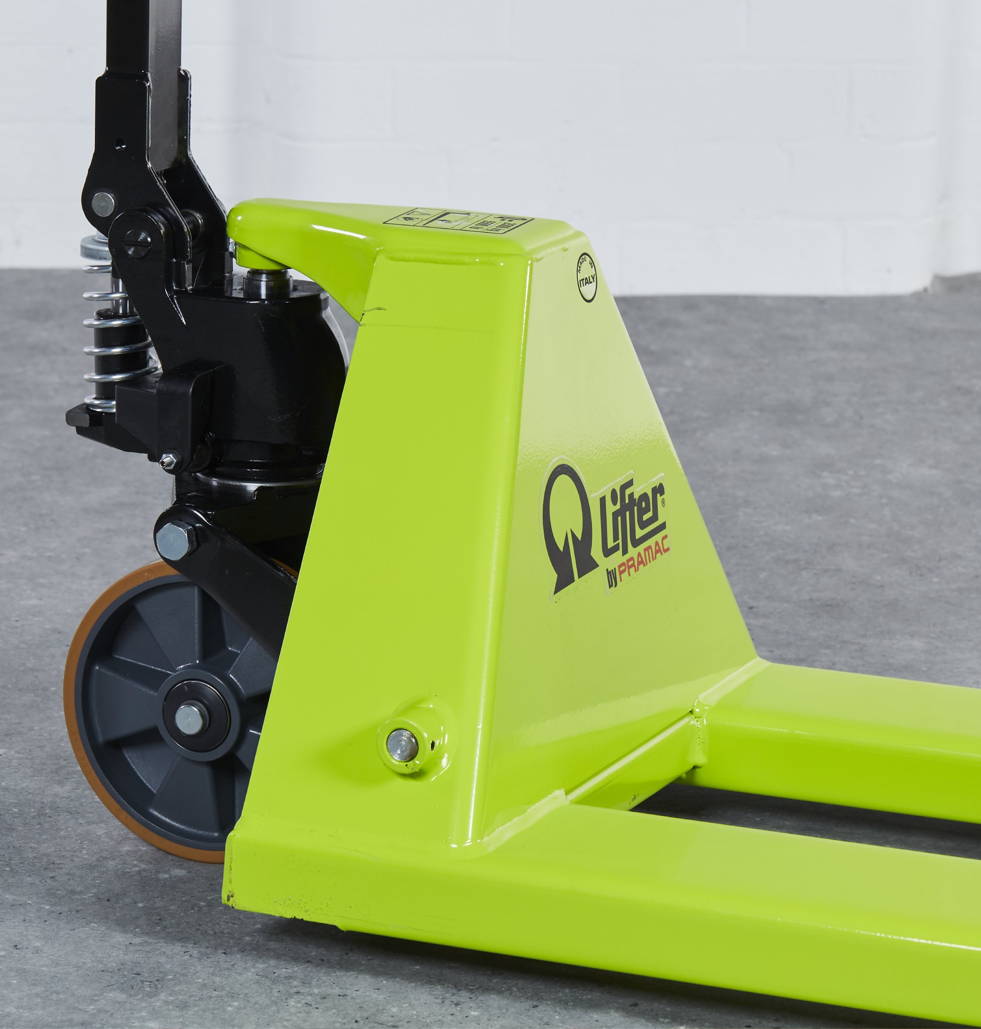 Basic Hand Pallet Truck - 2500kg Capacity, Manual Operation - Pallet Trucks - Cracking Racking