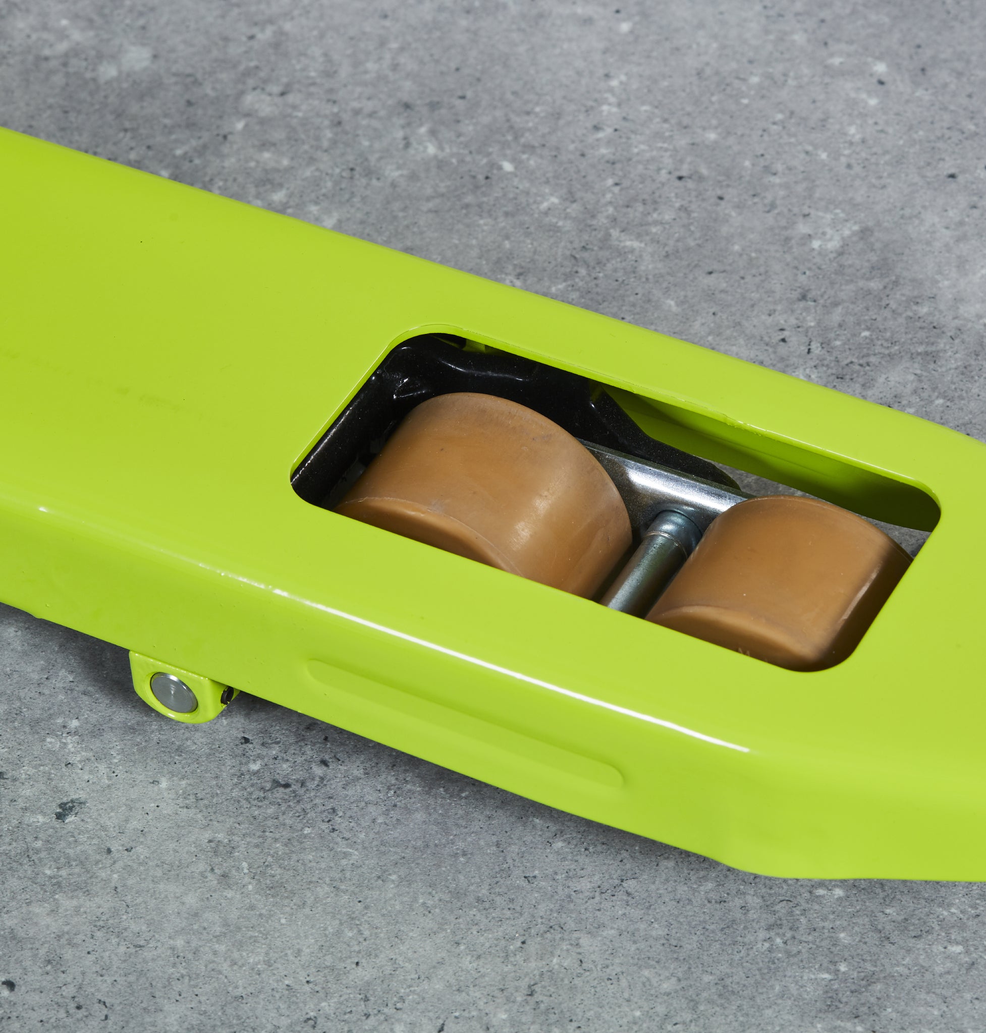 Basic Hand Pallet Truck - 2500kg Capacity, Manual Operation - Pallet Trucks - Cracking Racking